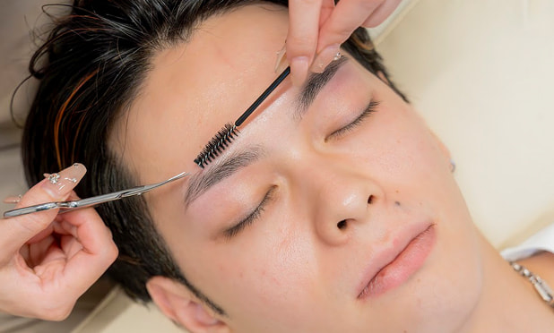 施術の流れ 07 余分な毛をカット